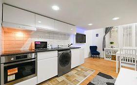 Lovely Studio Flat In Damjanich Street - Leonard